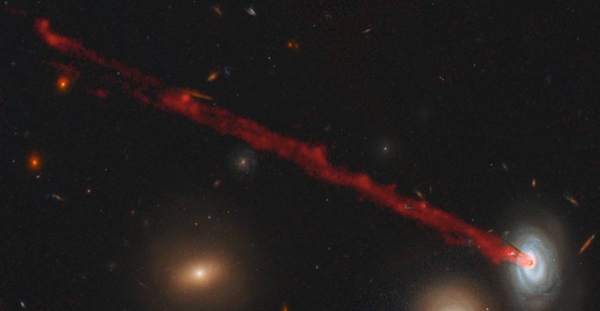 Kakva fotografija: Hubble snimio kako skupina galaksija proždire galaksiju